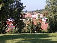 Pohled na obec zpod hájovny (Vysoká nad Labem)