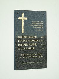 Pamětní deska zavražděné rodině Kašparově (Vysoká nad Labem)