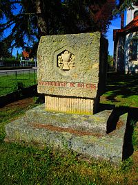 Pomník s reliéfy Jana Žižky z Trocnova a Jana Husa (Černilov)