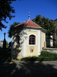 Márnice u kostela sv. Petra a sv. Pavla (Milovice)