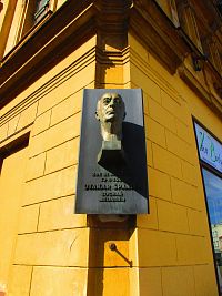 Pamětní deska s bustou Otakara Španiela (Jaroměř)