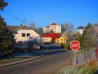 Pohled ke škole (Ohnišov)