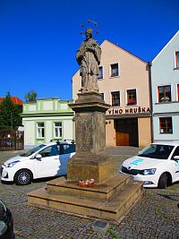 Socha sv. Jana Nepomuckého na Bělobranském náměstí (Pardubice)