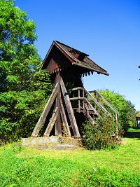 Zvonice u kostela sv. Jiří (Vápno)