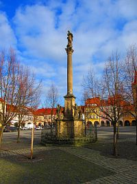 Mariánský sloup na Valdštejnově náměstí (Jičín)