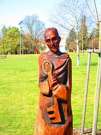 Dřevořezby 12 apoštolů (Všestary)