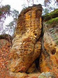 Skalní útvary mezi Mlčení a Harasovem (Kokořínský Důl/Janova Ves)