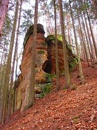 Skalní útvary mezi Mlčení a Harasovem (Kokořínský Důl/Janova Ves)