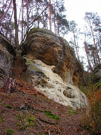 Skalní útvary mezi Mlčení a Harasovem (Kokořínský Důl/Janova Ves)