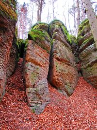 Skalní útvary mezi Mlčení a Harasovem (Kokořínský Důl/Janova Ves)