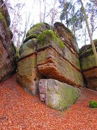 Skalní útvary mezi Mlčení a Harasovem (Kokořínský Důl/Janova Ves)