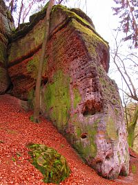 Skalní útvary mezi Mlčení a Harasovem (Kokořínský Důl/Janova Ves)