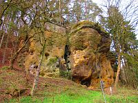 Skalní útvary mezi Mlčení a Harasovem (Kokořínský Důl/Janova Ves)