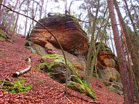 Skalní útvary mezi Mlčení a Harasovem (Kokořínský Důl/Janova Ves)
