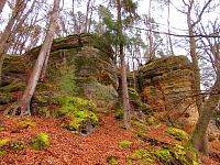 Skalní útvary mezi Mlčení a Harasovem (Kokořínský Důl/Janova Ves)