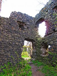 Zřícenina hradu Ronova (Blíževedly)