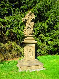 Socha sv. Jana Nepomuckého (Kravaře)