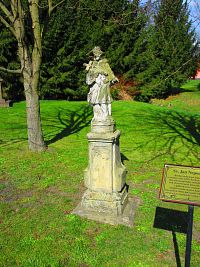 Socha sv. Jana Nepomuckého (Kravaře)
