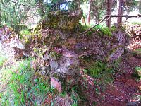 Ruiny loveckého zámečku Hochbergů (Grzmiąca)