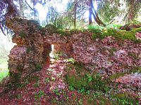 Ruiny loveckého zámečku Hochbergů (Grzmiąca)