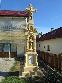 Kříž u OÚ (Chvojenec)