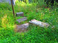 Pozůstatek kříže před kaplí (Dříš)