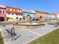 Kašna na náměstí (Hořice)