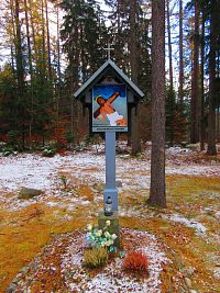 Křížová cesta u kostela Božího Těla ve Sklářské Porubě