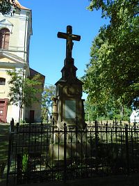 Kříž u kostela (Jeníkovice)