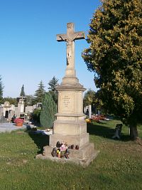 Hřbitovní kříž (Všestary)