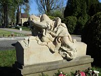 Socha „Plačící ženy“ (Jaroměř)