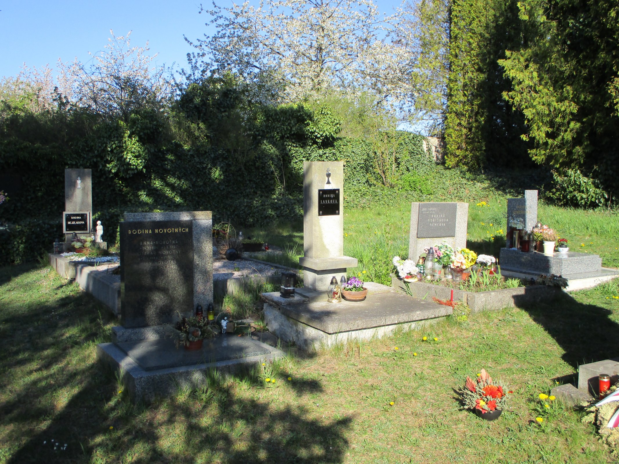 Hřbitov v Jezbinách