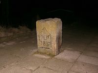 Patník u železničního přejezdu (Hradec Králové)