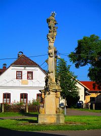 Sloup se sochou sv. Jana Nepomuckého (Chotěborky)