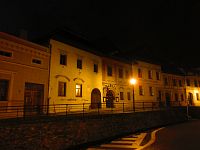 Část západní řady Sobotského náměstí (Spišská Sobota)