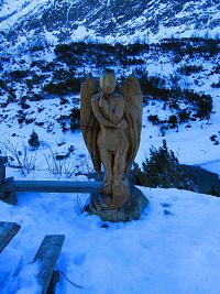 Dřevořezba u Zeleného plesa (Vysoké Tatry)