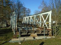 Zbytek starého mostu plk. Šrámka ve Svinarech (Hradec Králové)