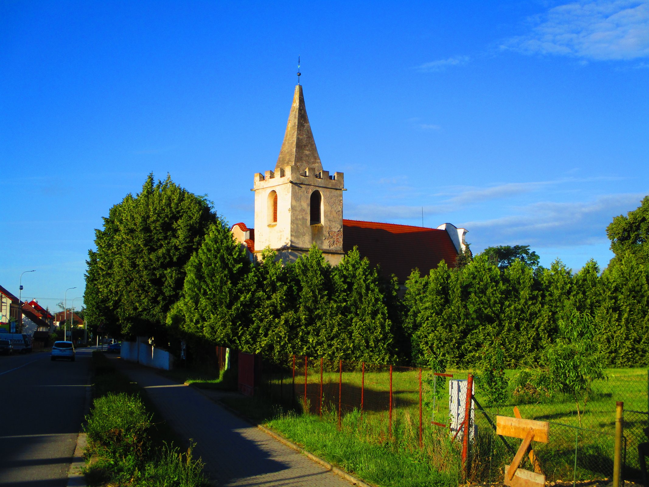 Kostel sv. Vavřince, jáhna a mučedníka v Opatovicích nad Labem