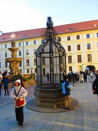 Hradní studna na II. nádvoří Pražského hradu (Praha)