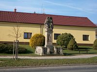 Socha sv. Trojice před čp. 61 v Lipové ulici (Stěžery)