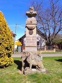 Pomník padlým (Třesovice)