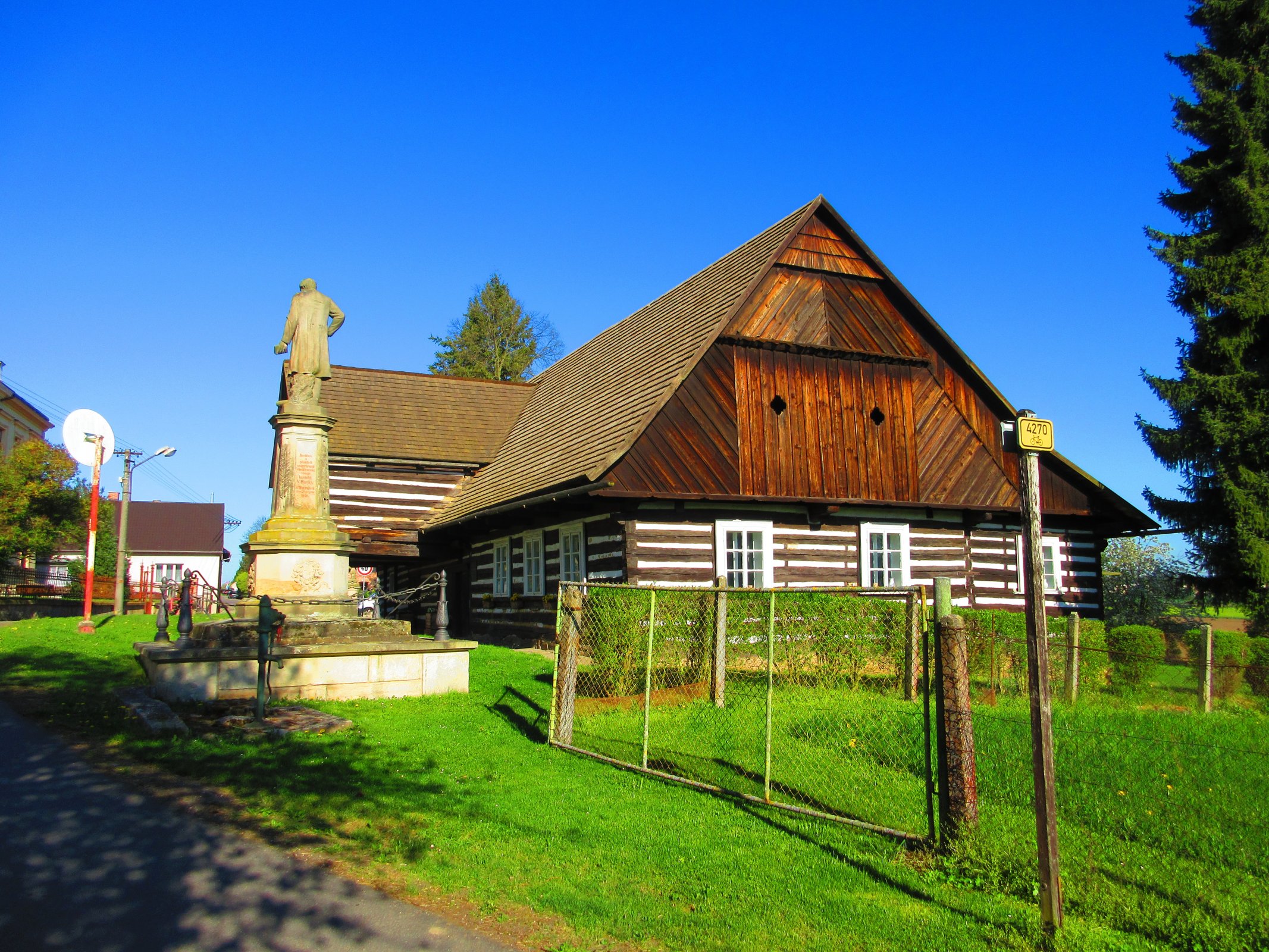 Dům čp. 10 v Hořiněvsi