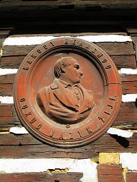 Pamětní deska na Hankově rodném domě (Hořiněves)