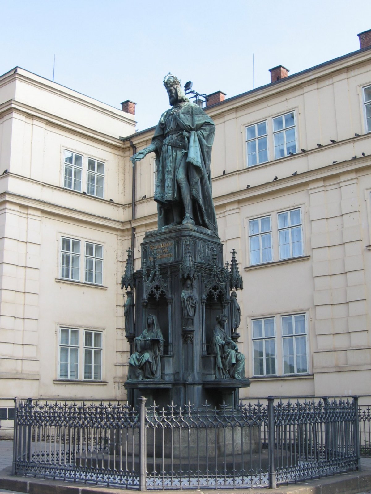 Pomník Karla IV. na 500letou paměť založení univerzity v Praze