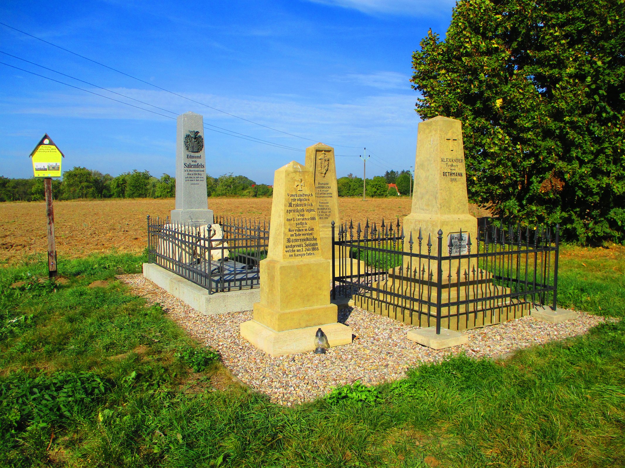 Čtveřice pomníků z prusko-rakouské války roku 1866 u Dlouhých Dvorů
