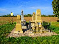 Pomníky z války roku 1866 po rekonstrukci (Dlouhé Dvory)