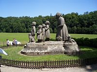 Pomník Babičky (Babiččino údolí)