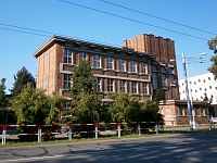 Zřízení busty továrníka Rudolfa Vitouška v Hradci Králové v letech 1928-1929