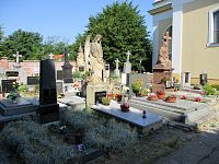 Hřbitov u kostela sv. Justa (Zvole)