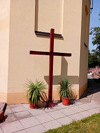 Misijní kříž u kostela sv. Justa (Zvole)
